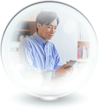 PCや携帯を見るイメージ